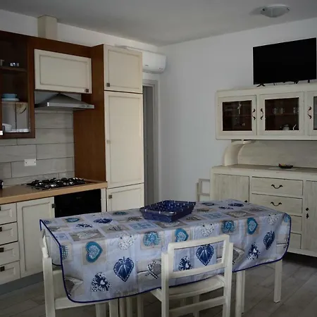 Quarantotto Holiday House *